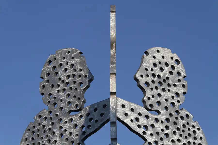 008 | 2011 | Berlin | Osthafen – Molecule Man | © carsten riede fotografie