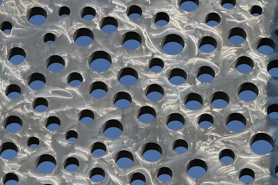 009 | 2011 | Berlin | Osthafen – Molecule Man | © carsten riede fotografie