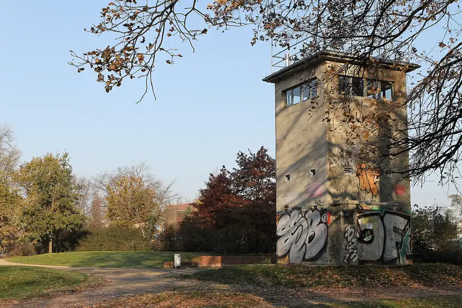 025 | 2011 | Berlin | Osthafen – Puschkinallee | © carsten riede fotografie