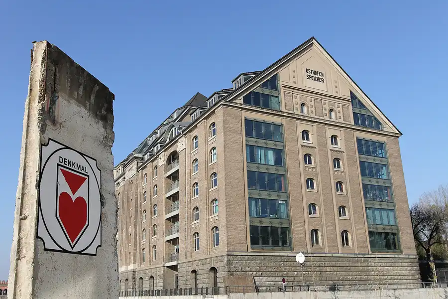 072 | 2011 | Berlin | Osthafen – Spreespeicher | © carsten riede fotografie