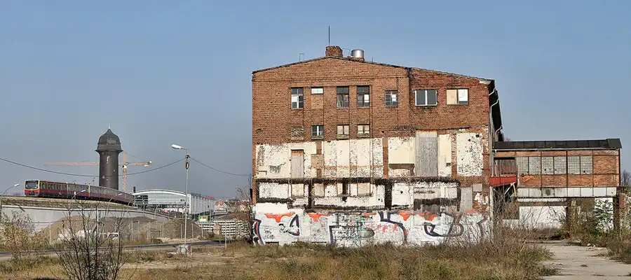 085 | 2011 | Berlin | Glasbläserallee | © carsten riede fotografie