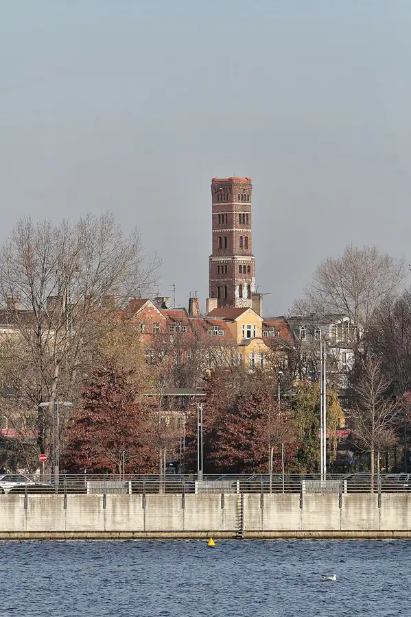 092 | 2011 | Berlin | Am Speicher – Blick auf den Schrotkugelturm | © carsten riede fotografie