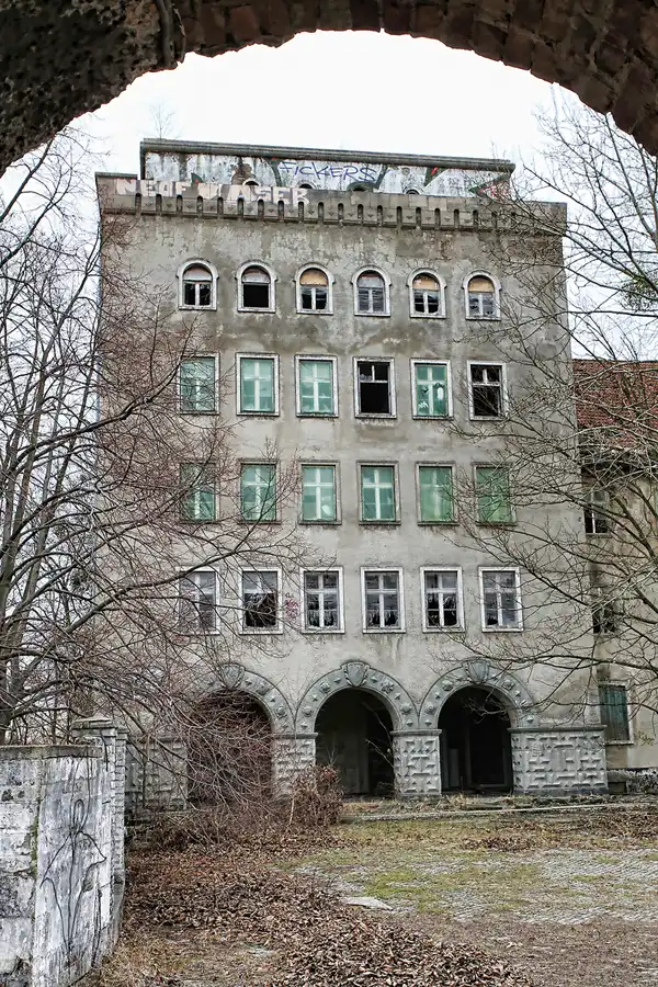 022 | 2011 | Döberitzer Heide | ehemalige russische Kasernen | © carsten riede fotografie