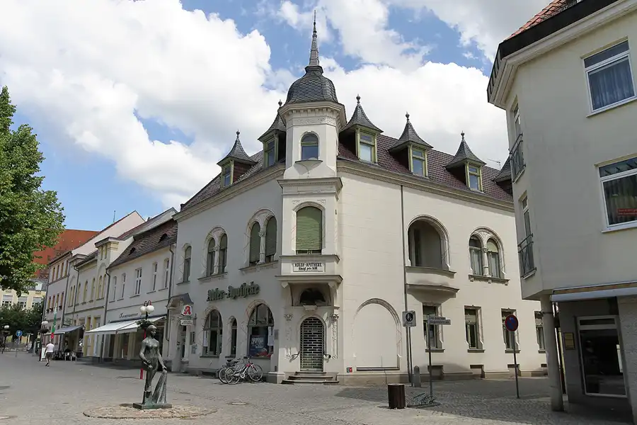 002 | 2012 | Bernau bei Berlin | Adler Apotheke | © carsten riede fotografie