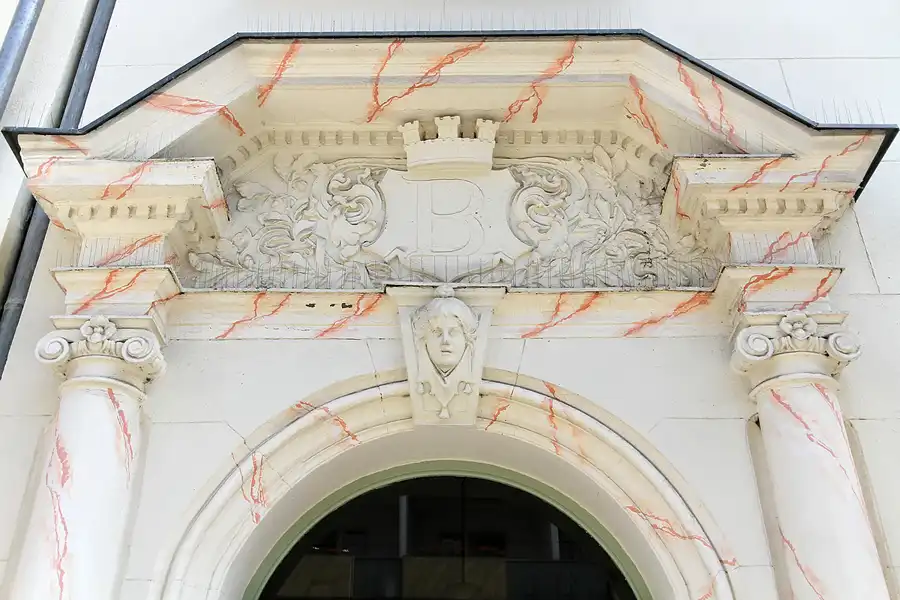 004 | 2012 | Bernau bei Berlin | Adler Apotheke | © carsten riede fotografie