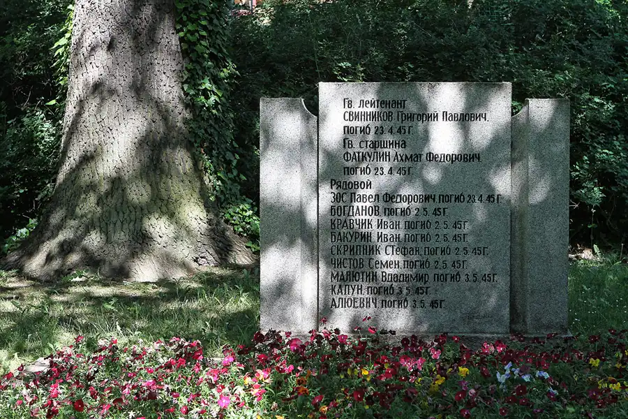 025 | 2012 | Bernau bei Berlin | Sowjetisches Ehrenmal | © carsten riede fotografie