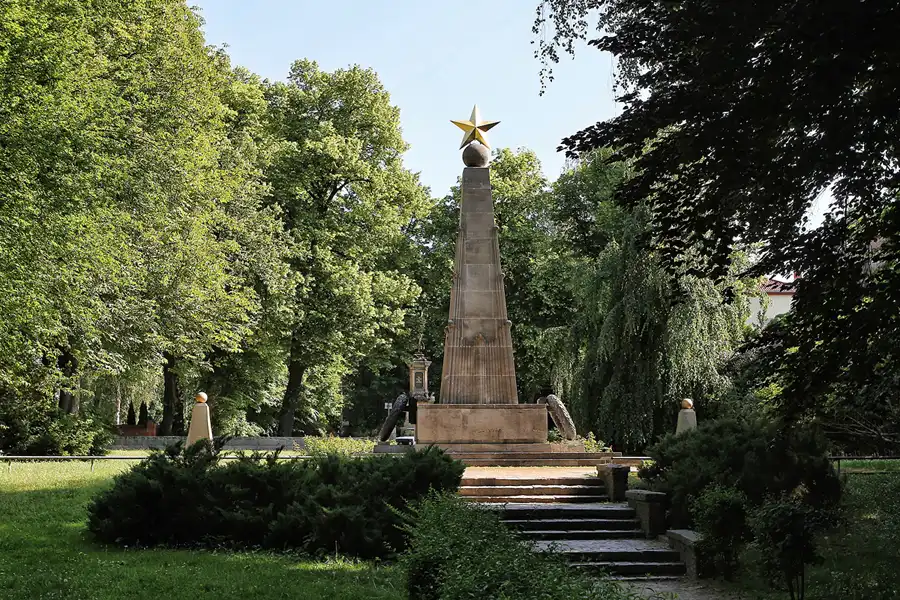 026 | 2012 | Bernau bei Berlin | Sowjetisches Ehrenmal | © carsten riede fotografie