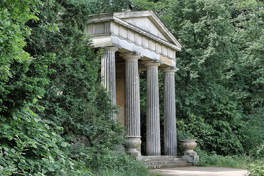 016 | 2012 | Berlin | Pfaueninsel – Luisentempel | © carsten riede fotografie