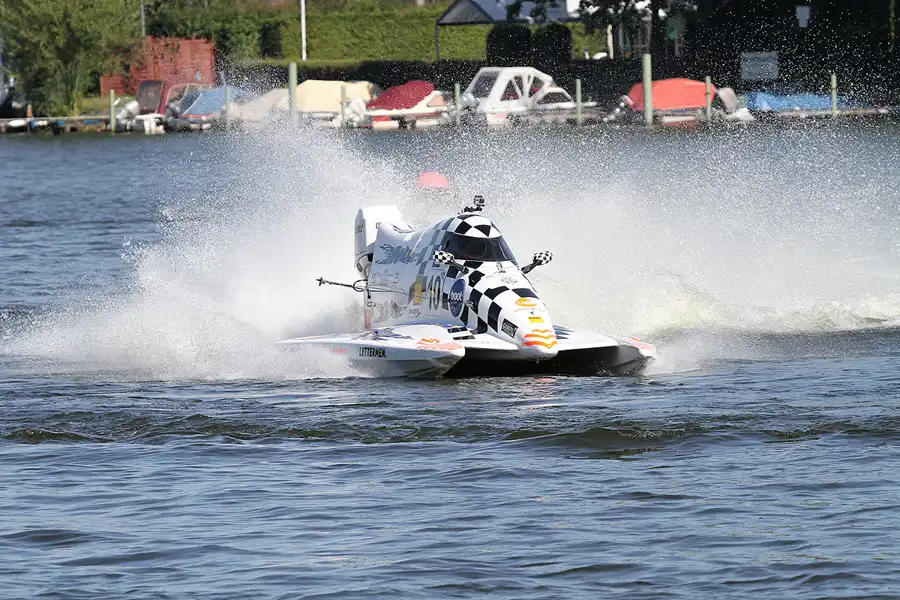 010 | 2012 | Berlin | Regattastrecke Grünau | Motorboot WM + EM – Grosser Preis von Deutschland – ADAC Masters | © carsten riede fotografie