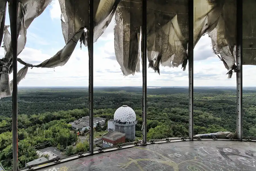 049 | 2012 | Berlin | Field Station Teufelsberg | © carsten riede fotografie