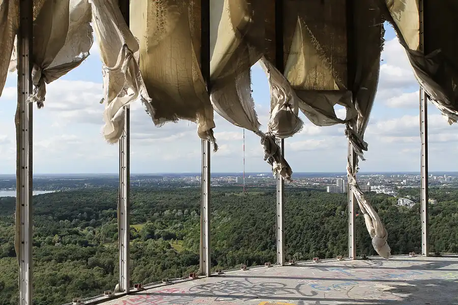055 | 2012 | Berlin | Field Station Teufelsberg | © carsten riede fotografie