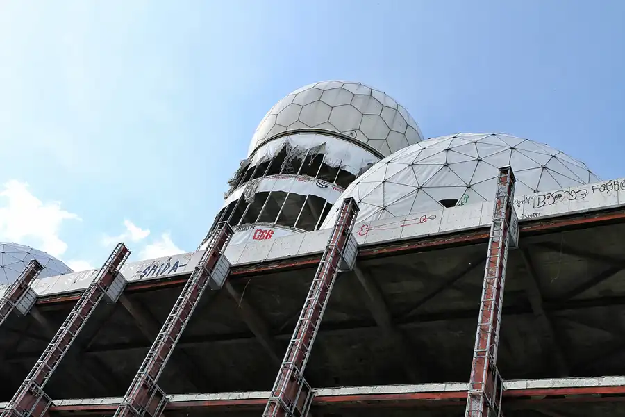 065 | 2012 | Berlin | Field Station Teufelsberg | © carsten riede fotografie