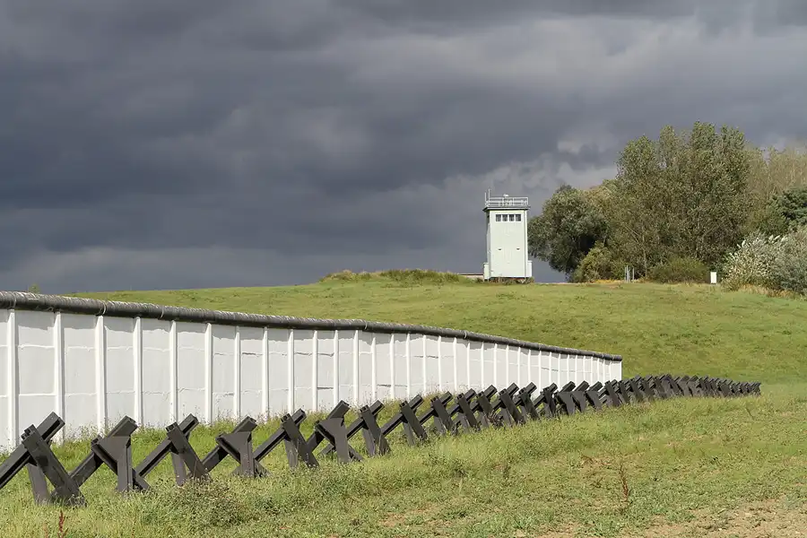001 | 2012 | Hötensleben | Grenzdenkmal | © carsten riede fotografie
