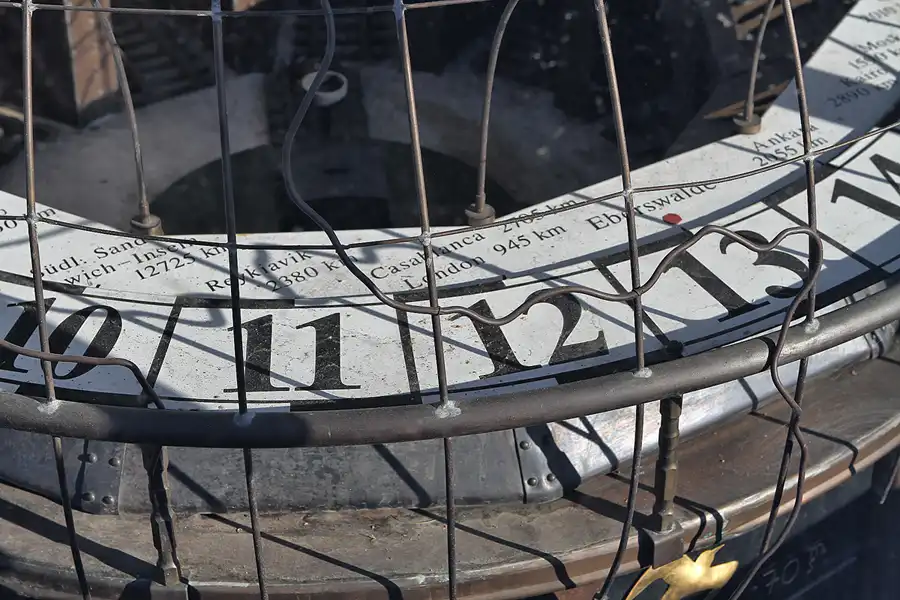 043 | 2012 | Eberswalde | Familiengarten Eberswalde – Die grösste Taschenuhr der Welt | © carsten riede fotografie