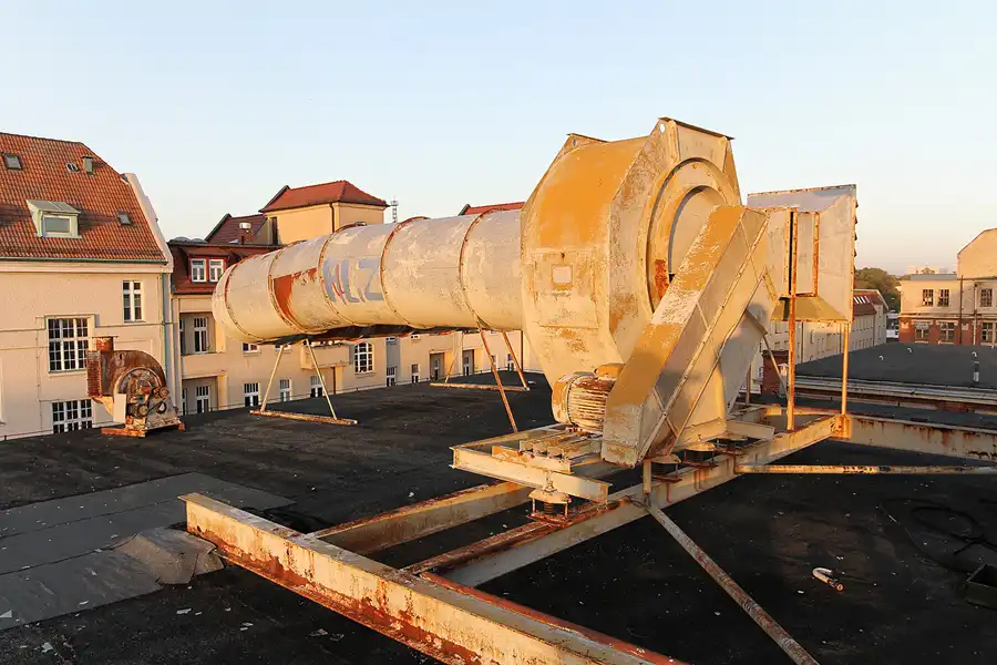 089 | 2012 | Berlin | Streetart im Backkombinat | © carsten riede fotografie