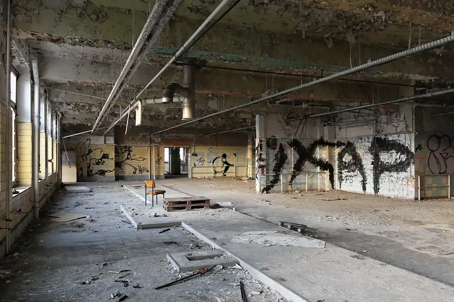 095 | 2012 | Berlin | Streetart im Backkombinat | © carsten riede fotografie