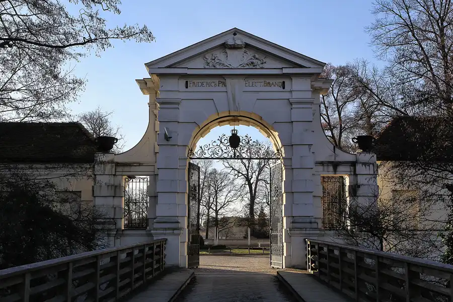 015 | 2012 | Berlin | Schlossinsel Köpenick | © carsten riede fotografie