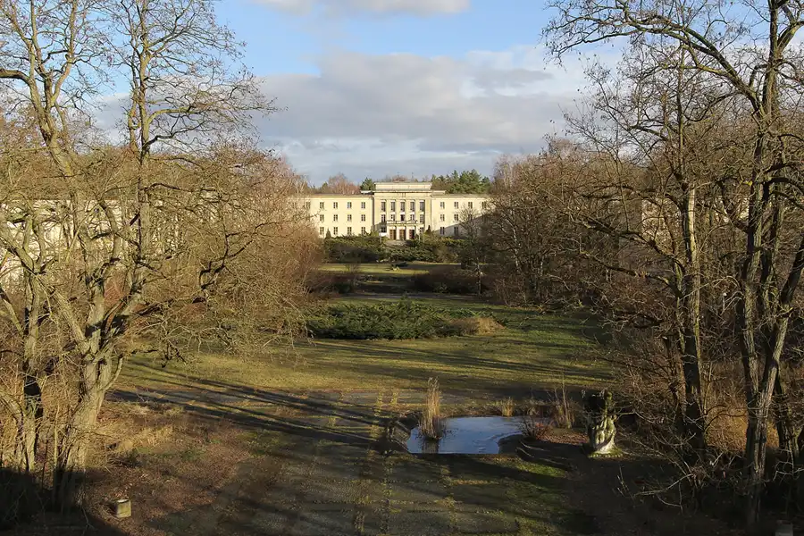 024 | 2012 | Bogensee | FDJ-Jugendhochschule | © carsten riede fotografie