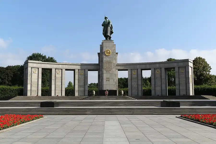 039 | 2013 | Berlin | Sowjetisches Ehrenmal Tiergarten | © carsten riede fotografie