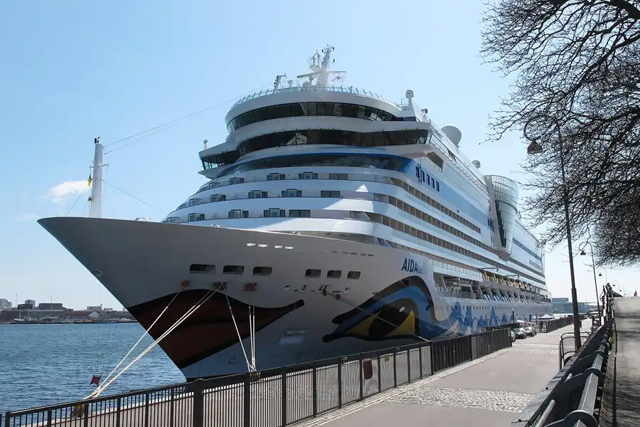 059 | 2013 | København | Langeliniekaj | Aida Bella | © carsten riede fotografie