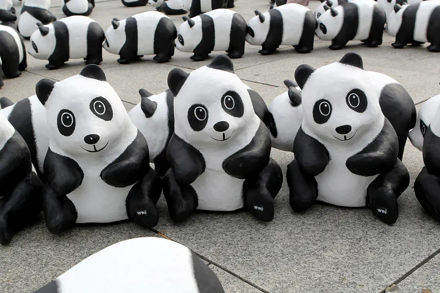 006 | 2013 | Berlin | 1600 Pandas on Tour | © carsten riede fotografie