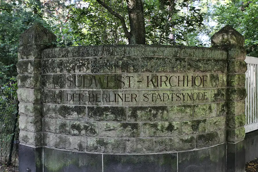 001 | 2013 | Stahnsdorf | Südwestkirchhof | © carsten riede fotografie