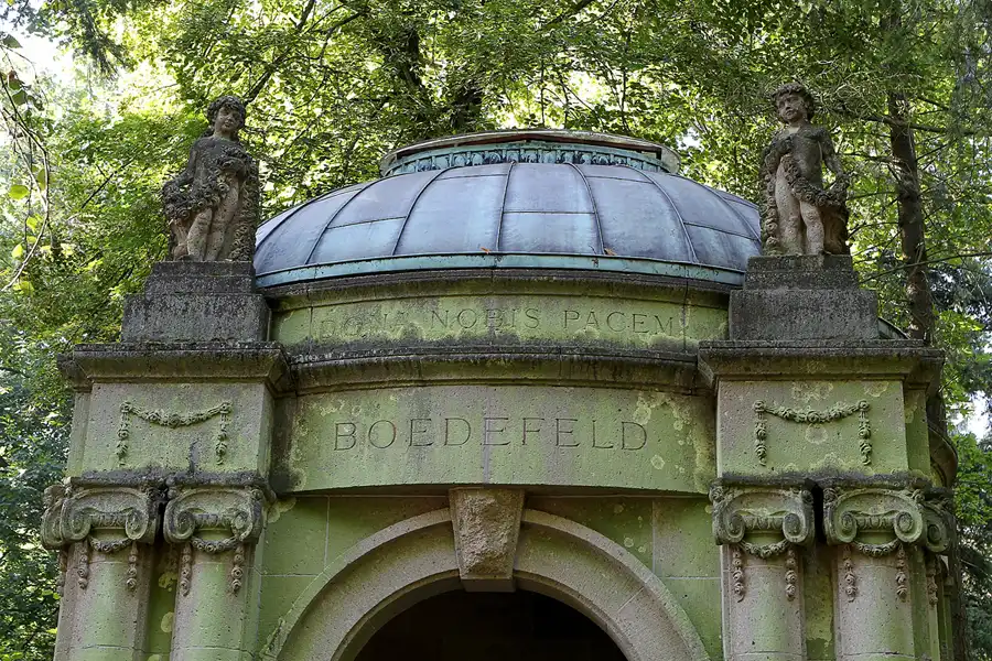 024 | 2013 | Stahnsdorf | Südwestkirchhof | © carsten riede fotografie