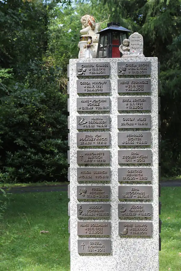 102 | 2013 | Stahnsdorf | Südwestkirchhof | © carsten riede fotografie