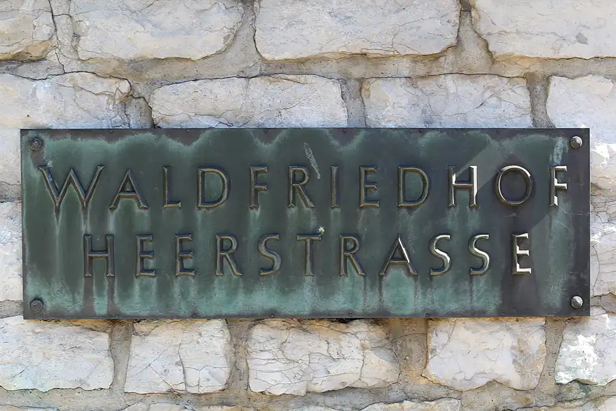 001 | 2013 | Berlin | Waldfriedhof Heerstrasse | © carsten riede fotografie