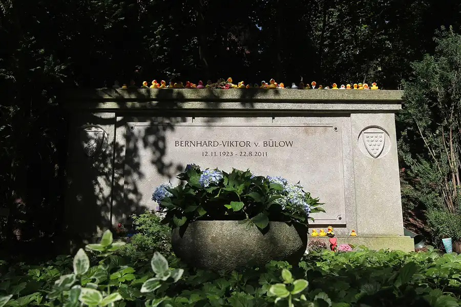 003 | 2013 | Berlin | Waldfriedhof Heerstrasse – Ruhestätte Loriot | © carsten riede fotografie