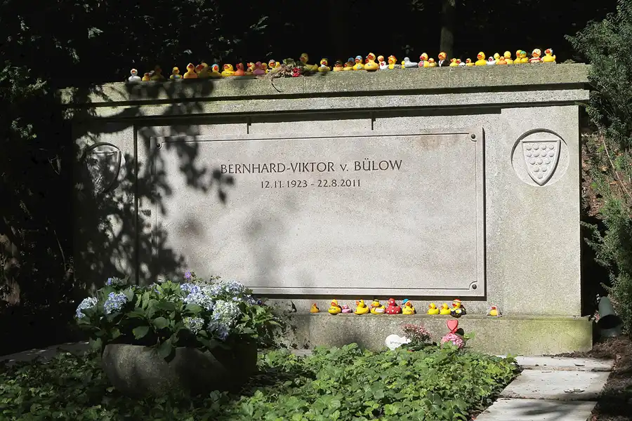 004 | 2013 | Berlin | Waldfriedhof Heerstrasse – Ruhestätte Loriot | © carsten riede fotografie