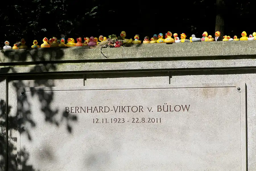 005 | 2013 | Berlin | Waldfriedhof Heerstrasse – Ruhestätte Loriot | © carsten riede fotografie