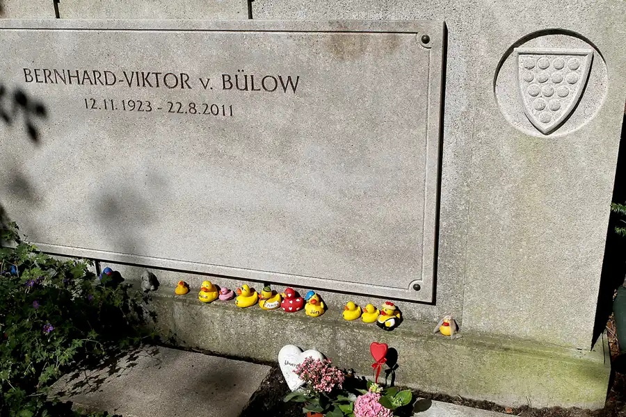 006 | 2013 | Berlin | Waldfriedhof Heerstrasse – Ruhestätte Loriot | © carsten riede fotografie