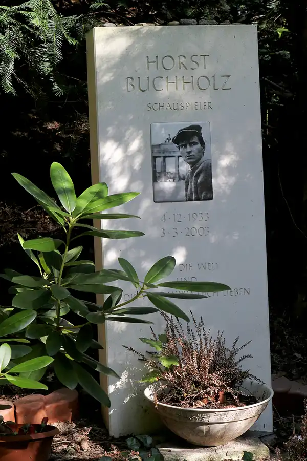 019 | 2013 | Berlin | Waldfriedhof Heerstrasse | © carsten riede fotografie