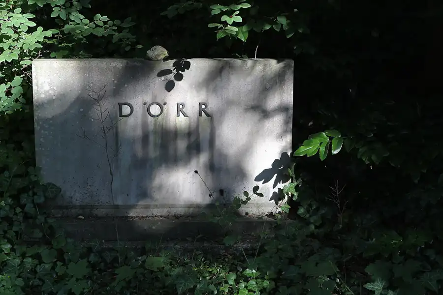 020 | 2013 | Berlin | Waldfriedhof Heerstrasse | © carsten riede fotografie