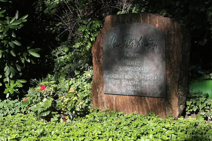 023 | 2013 | Berlin | Waldfriedhof Heerstrasse | © carsten riede fotografie