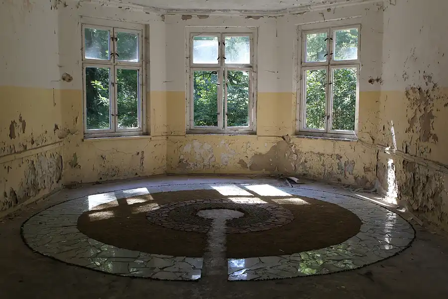 022 | 2013 | Grabowsee | Lungenheilstätte Grabowsee | © carsten riede fotografie