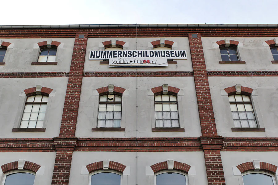 001 | 2013 | Grossolbersdorf | Internationales Museum für Nummernschilder, Verkehrs- und Zulassungsgeschichte | © carsten riede fotografie