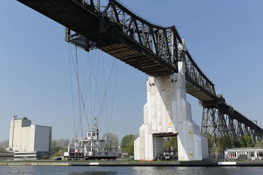 001 | 2014 | Rendsburg | Rendsburger Hochbrücke – Schwebefähre | © carsten riede fotografie