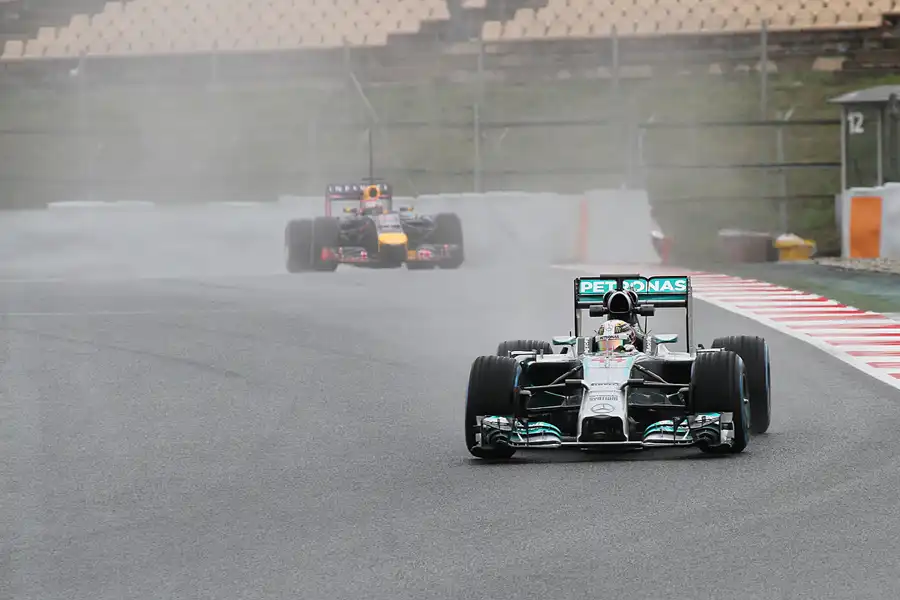 152 | 2014 | Barcelona | Mercedes Benz W05 | Lewis Hamilton + Red Bull-Renault RB10 | Sebastien Buemi | © carsten riede fotografie