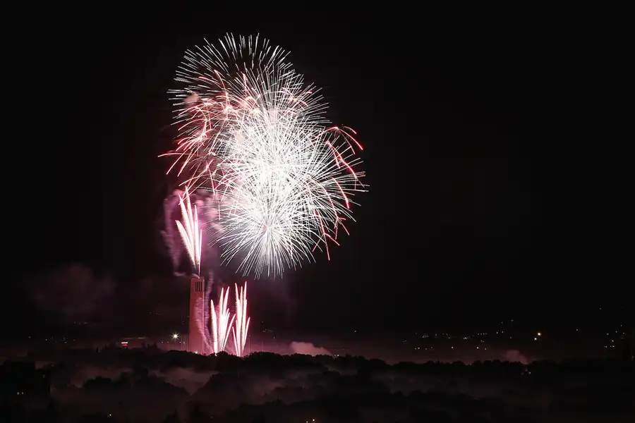 095 | 2014 | Berlin | Pyronale – Citroen Feuerwerksshow – Blick von der Field Station Teufelsberg | © carsten riede fotografie