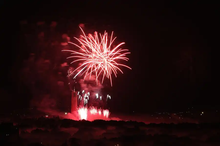 097 | 2014 | Berlin | Pyronale – Citroen Feuerwerksshow – Blick von der Field Station Teufelsberg | © carsten riede fotografie
