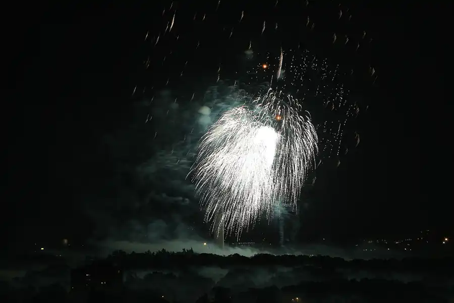 101 | 2014 | Berlin | Pyronale – Citroen Feuerwerksshow – Blick von der Field Station Teufelsberg | © carsten riede fotografie