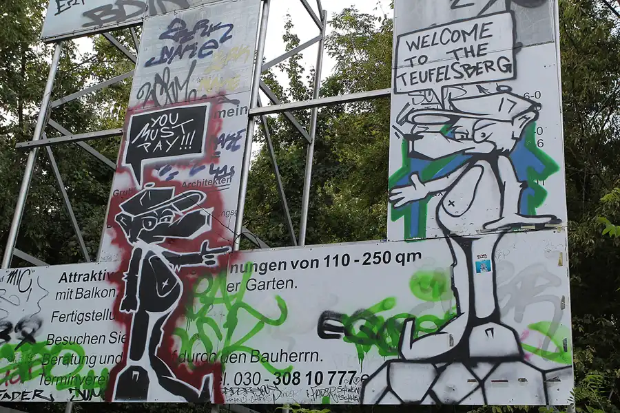 110 | 2014 | Berlin | Field Station Teufelsberg | © carsten riede fotografie