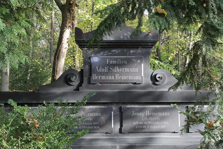 020 | 2014 | Berlin | Jüdischer Friedhof Berlin-Weissensee | © carsten riede fotografie