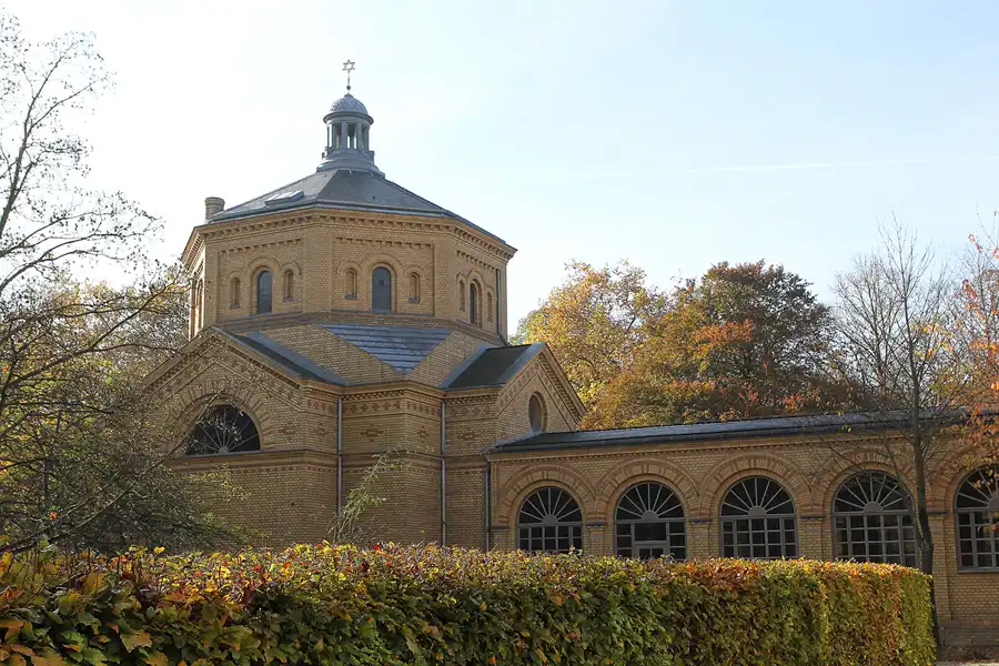 139 | 2014 | Berlin | Jüdischer Friedhof Berlin-Weissensee – Kapelle | © carsten riede fotografie