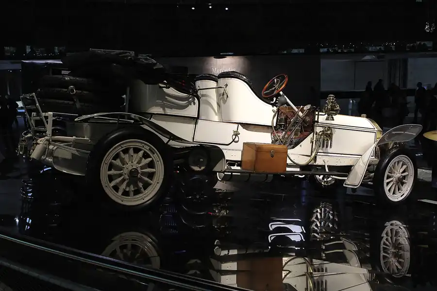 012 | 2014 | Stuttgart | Mercedes Benz Museum | © carsten riede fotografie