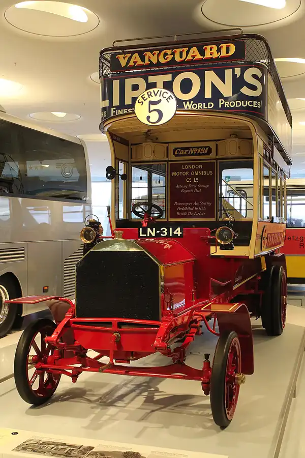 020 | 2014 | Stuttgart | Mercedes Benz Museum | © carsten riede fotografie