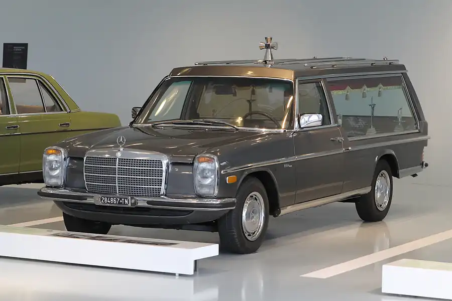 051 | 2014 | Stuttgart | Mercedes Benz Museum | © carsten riede fotografie