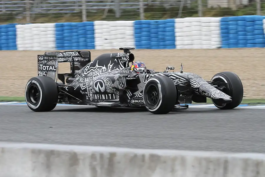 100 | 2015 | Jerez De La Frontera | Red Bull-Renault RB11 | Daniil Kvyat | © carsten riede fotografie